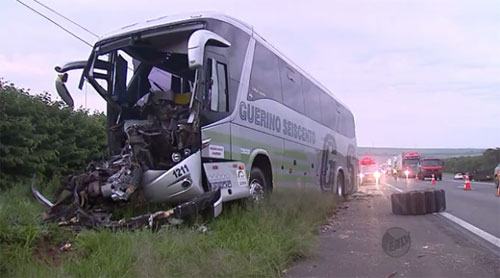 Tupãense e motorista morrem em acidente com ônibus da Guerino na SP 310