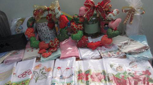 Bazar de Natal do Projeto SIM promove venda de artesanatos até o dia 23