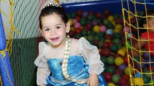 Maria Clara ganha festa da Frozen em aniversário de 3 anos