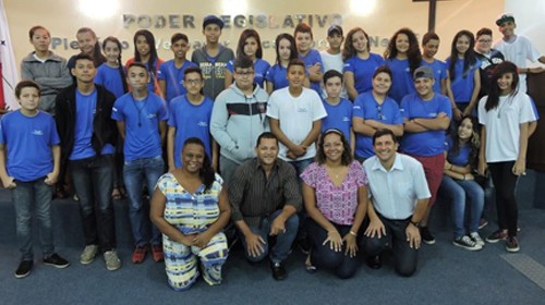 Câmara recebe alunos da escola CENE