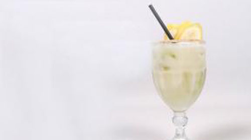 Caipirinha de banana é diferente do convencional e surpreende pelo sabor