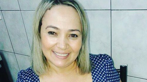 Rose Alves apaga velinhas hoje