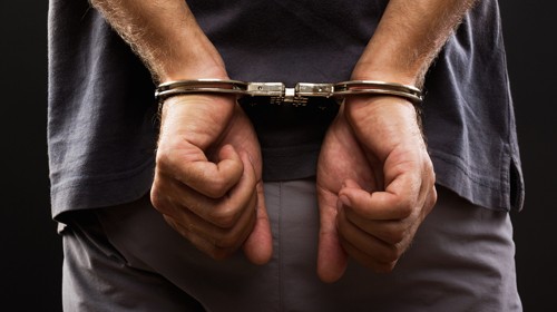 Homem é preso em flagrante após ameaçar e agredir mulher em Lutécia