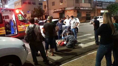 Coletor da COOCASSIS é atropelado na Rui Barbosa nesta segunda-feira, 11
