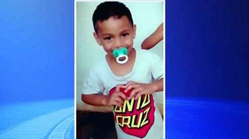 Pai suspeito de agredir e matar criança de 4 anos se entrega à polícia