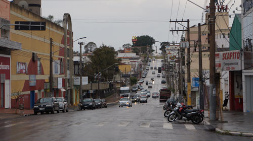 Chuva chega de forma branda, em Assis