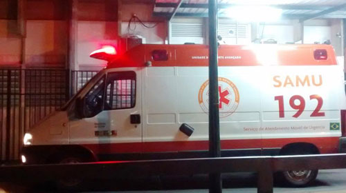 Acidentes de trânsito envolvem van escolar e, de novo, veículo do SAMU
