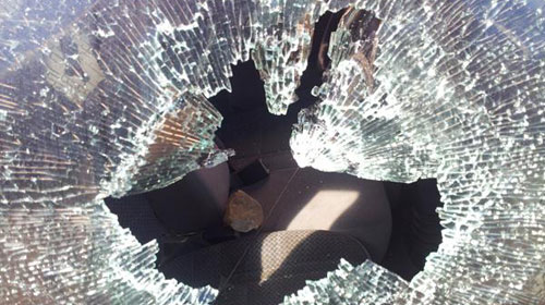 Ladrão quebra vidro de carro e furta pertences no Jardim Três Américas II, em Assis