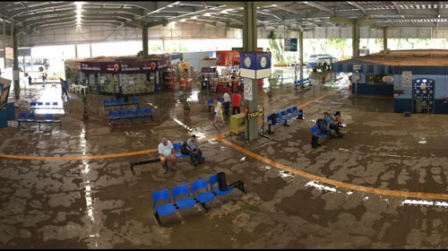 Terminal Rodoviário de Assis recebe limpeza após chuvas