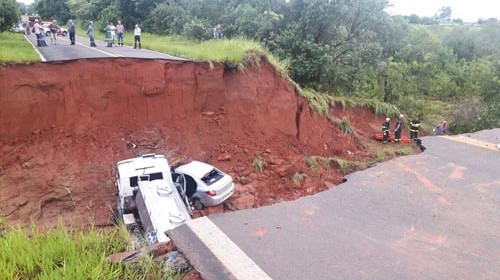 Motorista morre em Paraguaçu Paulista após cair em cratera de 10 metros