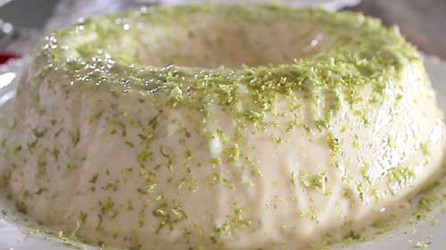 Fuja do tradicional e prepare um pudim de limão que é pura delícia