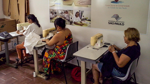Escola de Moda abre inscrições para curso básico de corte e costura e malharia