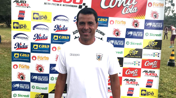 VOCEM apresenta novo técnico Luciano Baiano