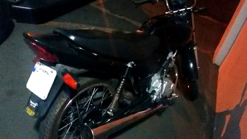 Motociclista cai durante tentativa de fuga e é preso por tráfico, em Assis