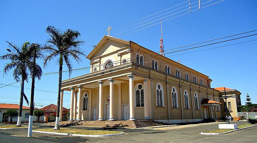 Basílica promove almoço para reforma de seu salão de festas, em Assis