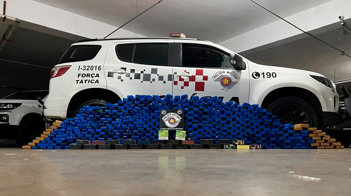 Polícia Militar apreende 477 tabletes de maconha, 26 caixas de cigarro eletrônico e recupera veículo furtado em Assis