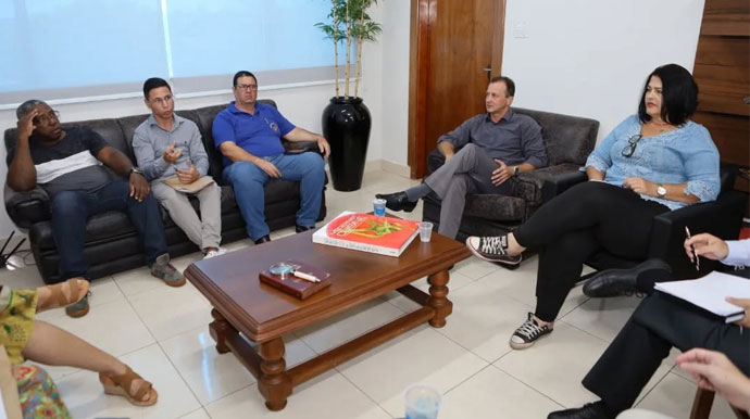 Sindicato se reúne com a prefeita e apresenta sugestões para reformulação do PAS