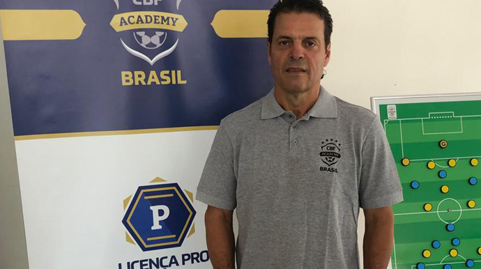 Paulinho McLaren é o novo técnico do VOCEM
