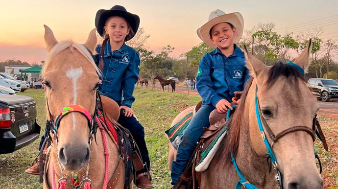 Irmãos de 7 e 9 anos de Assis se destacam em competições de Três Tambores