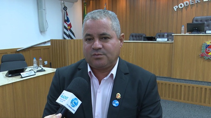 Maioria rejeita pedido de vereador que queria adiar CPI dos Combustíveis e oitivas Pedido de adiamento foi feito pelo vereador Carlinhos Zé Gotinha - FOTO: TV Câmara/Reprodução