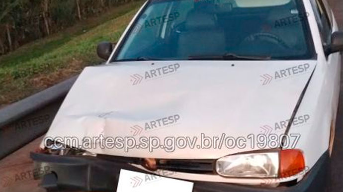 Batida entre carro e carreta é registrada na Rodovia Raposo Tavares em Assis