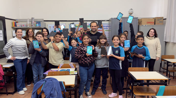 Prefeitura de Palmital entrega 135 tablets para escolas da rede municipal