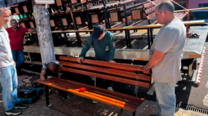 Bancos foram instalados ao longo de toda a extensão da Av, Rui Barbosa - FOTO: Prefeitura de Assis
