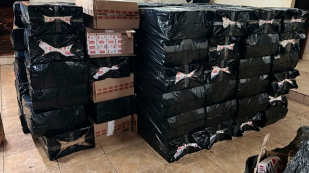 PF apreende R$ 157 mil e mais de 56 mil maços de cigarros em operação com alvo em Assis e Marília Na operação realizada nesta terça-feira, foram apreendidos mais 56 mil maços de cigarros - FOTO: Polícia Federal