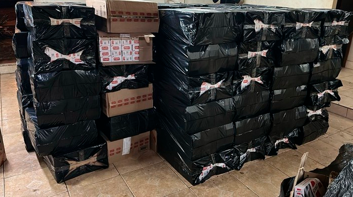 Na operação realizada nesta terça-feira, foram apreendidos mais 56 mil maços de cigarros - FOTO: Polícia Federal
