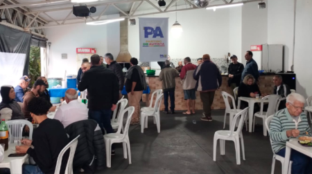 Partido dos Autistas apresenta direção municipal em Assis e mira participação nas eleições de 2028 Na inauguração do diretório, foi servido um almoço para os que estiveram presentes - FOTO: Divulgação