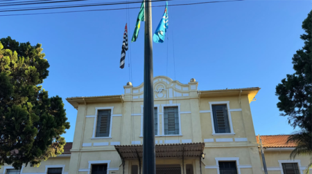 Hasteamento das bandeiras abre as comemorações dos 121 anos de Assis