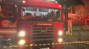 Bombeiros foram acionados rapidamente para conter as chamas - Foto: Divulgação