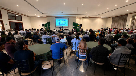 Coopermota reúne especialistas e produtores em noite de análise estratégica sobre o futuro do agronegócio