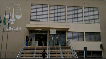 Tribunal do Júri absolve mãe e filho acusados e condena mandante a mais de 19 anos de prisão por homicídio no Paraná Fórum de Ponta Grossa - FOTO: Divulgação