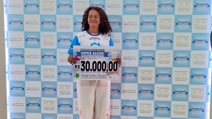 Professora de Assis esteve em Bauru nesta segunda-feira, dia 20, para receber seu prêmio - FOTO: Enviada ao Portal AssisCity